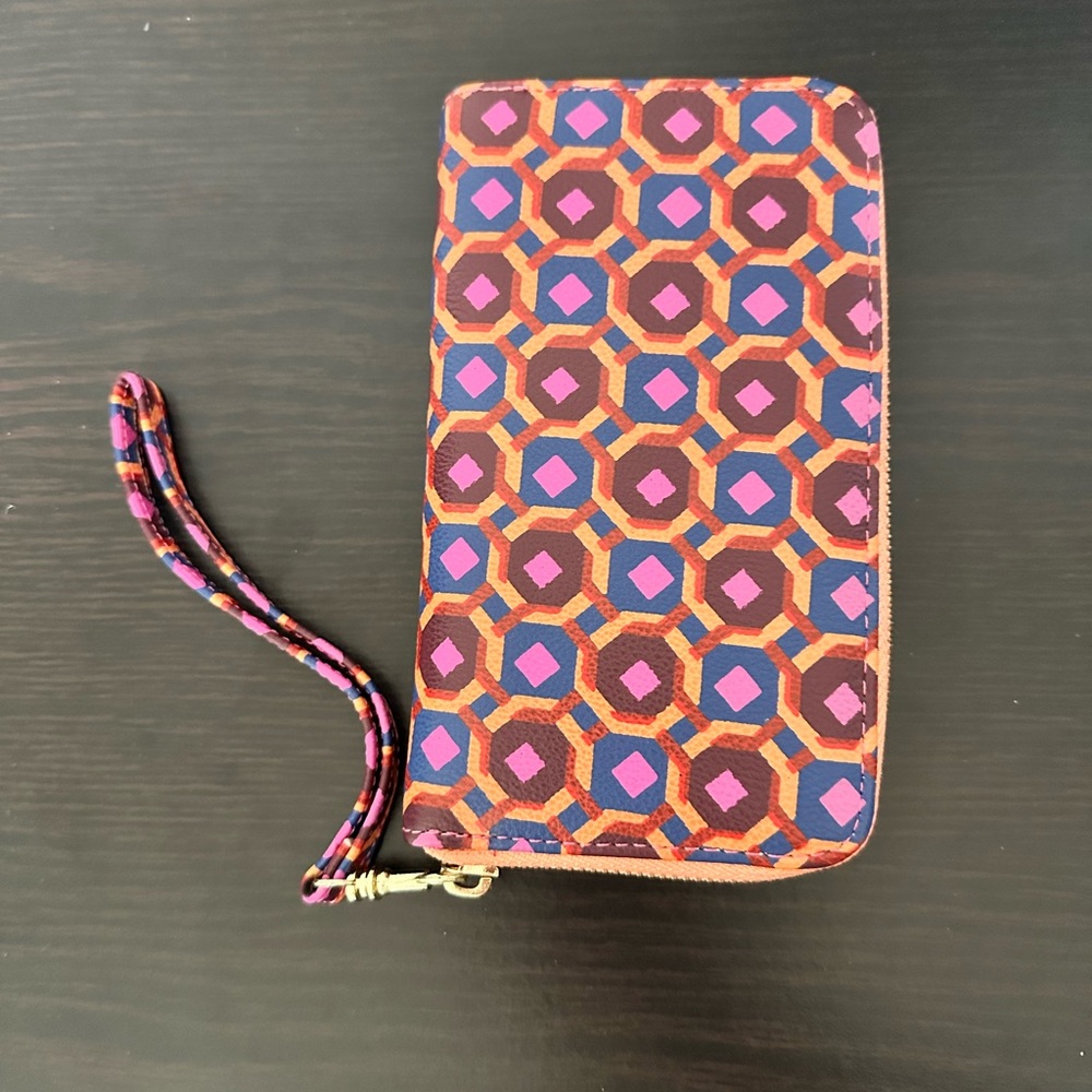 Geometric Pattern Wristlet Wallet